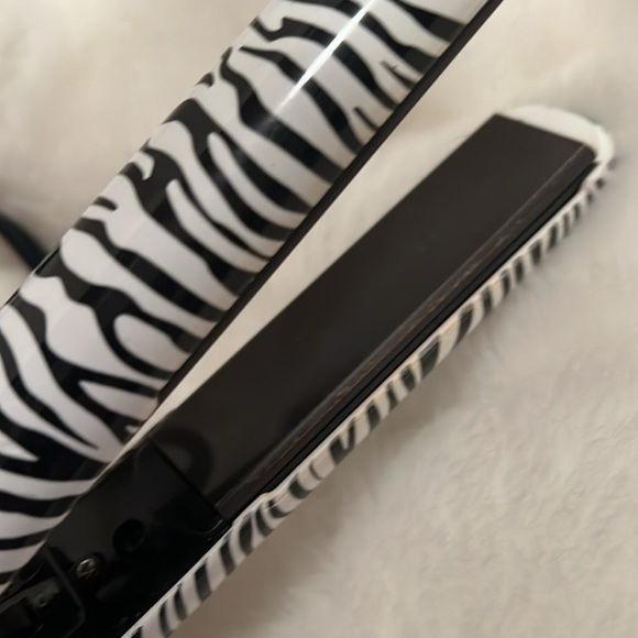 I S O PROFESSIONAL 1 INCH STRAIGHT IRON. ZEBRA PRINT. Gently used. - Picture 4 of 6